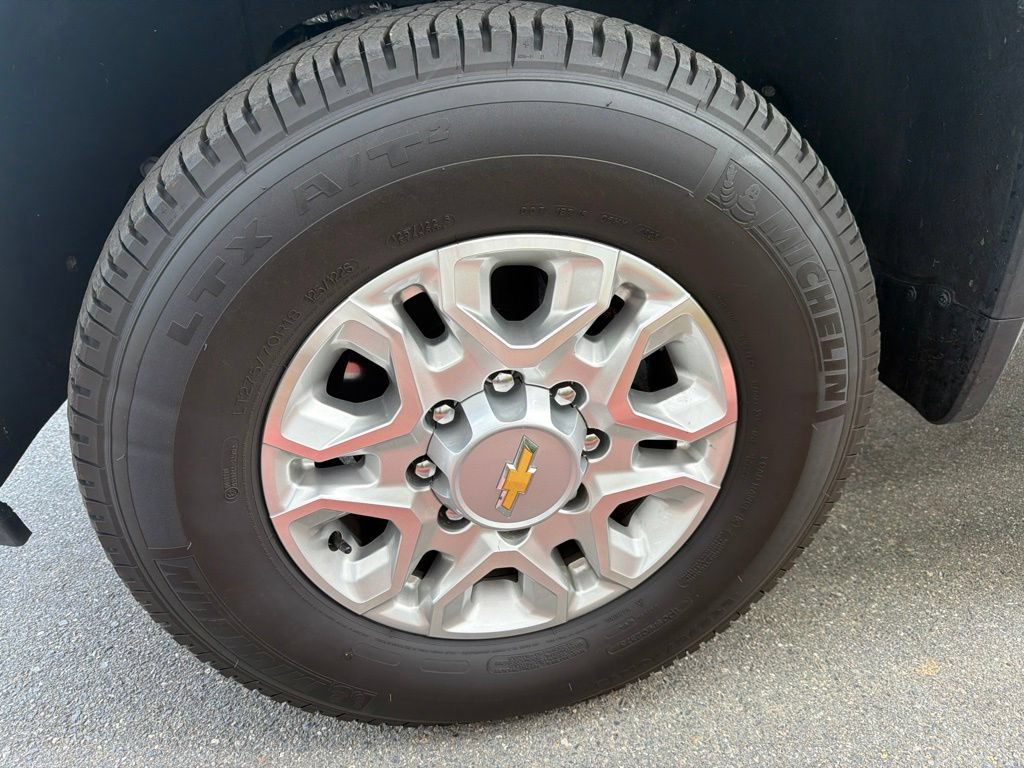 Used 2024 Chevrolet Silverado 2500 LT AWD/4WD image 4