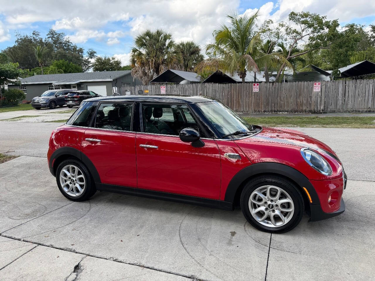 Used 2019 MINI Cooper 4-Door Hardtop w/ Signature Upholstery Package image 7