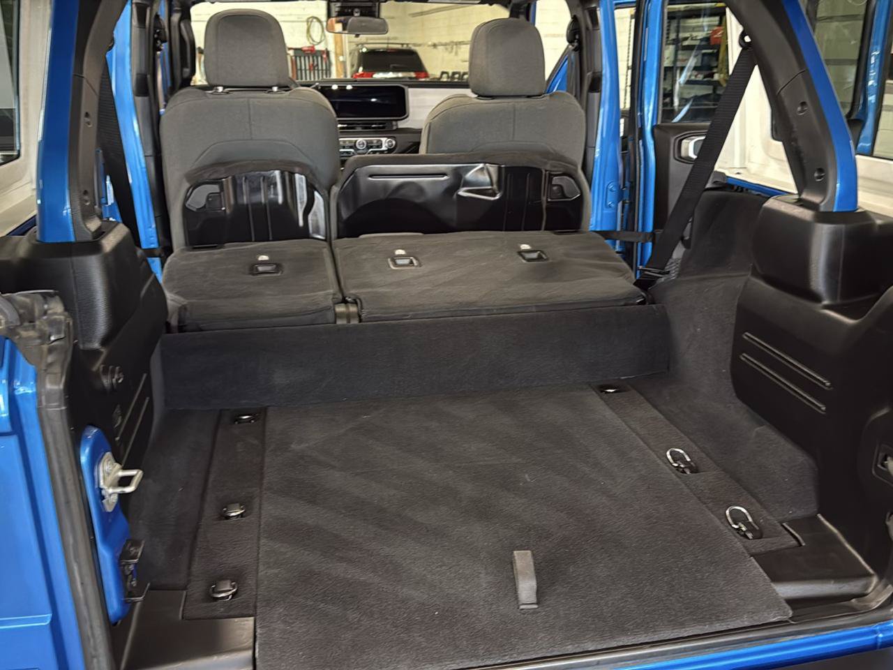 Used 2024 Jeep Wrangler Unlimited AWD/4WD image 40