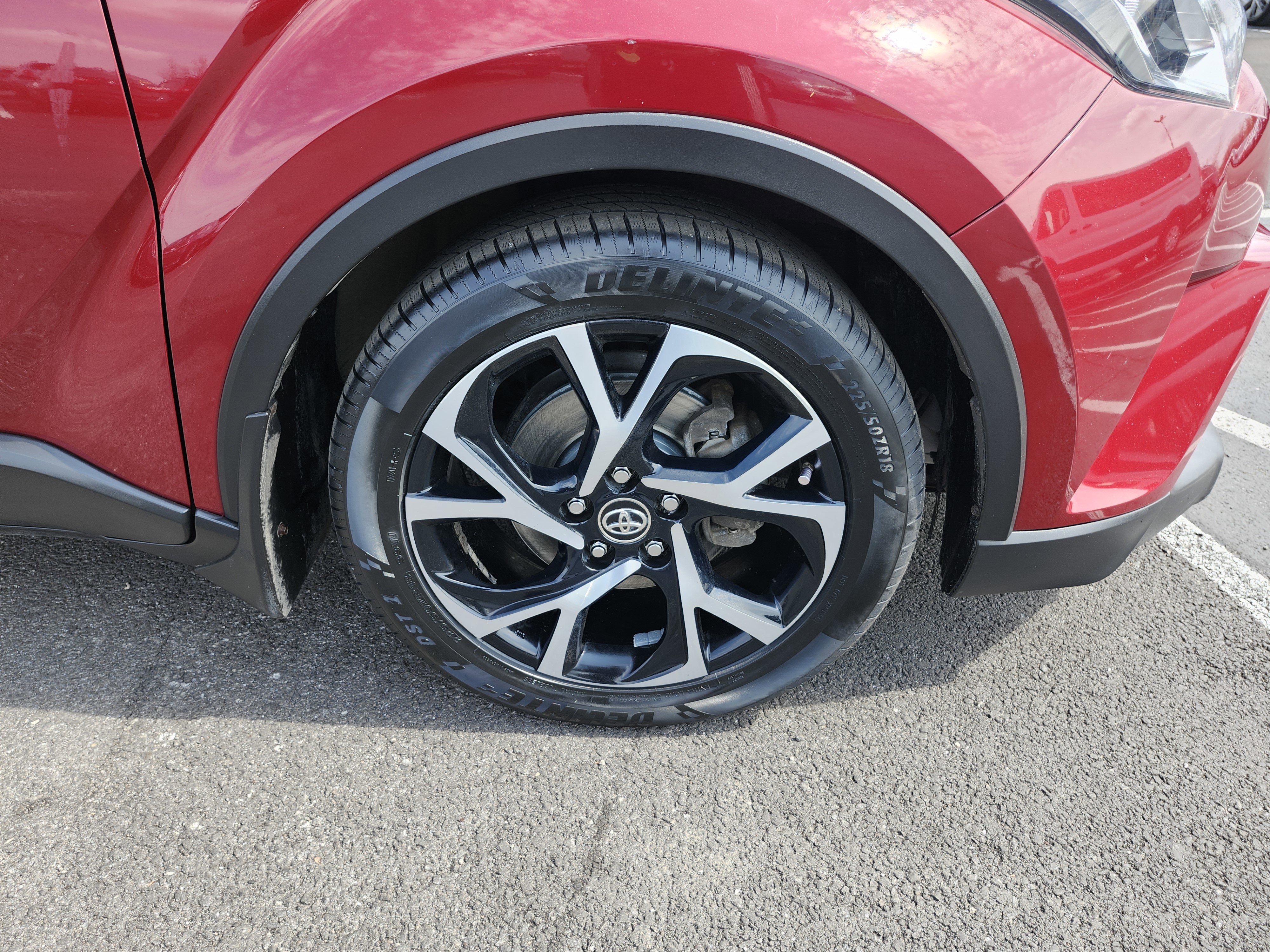 Used 2018 Toyota C-HR XLE image 10