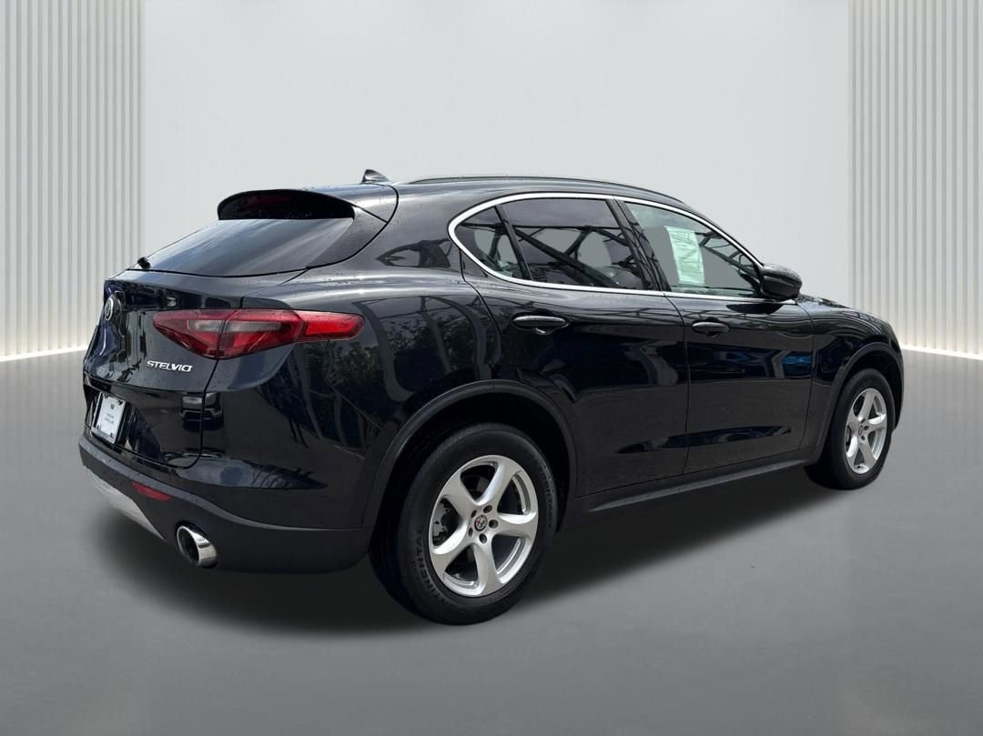 Used 2020 Alfa Romeo Stelvio RWD image 5