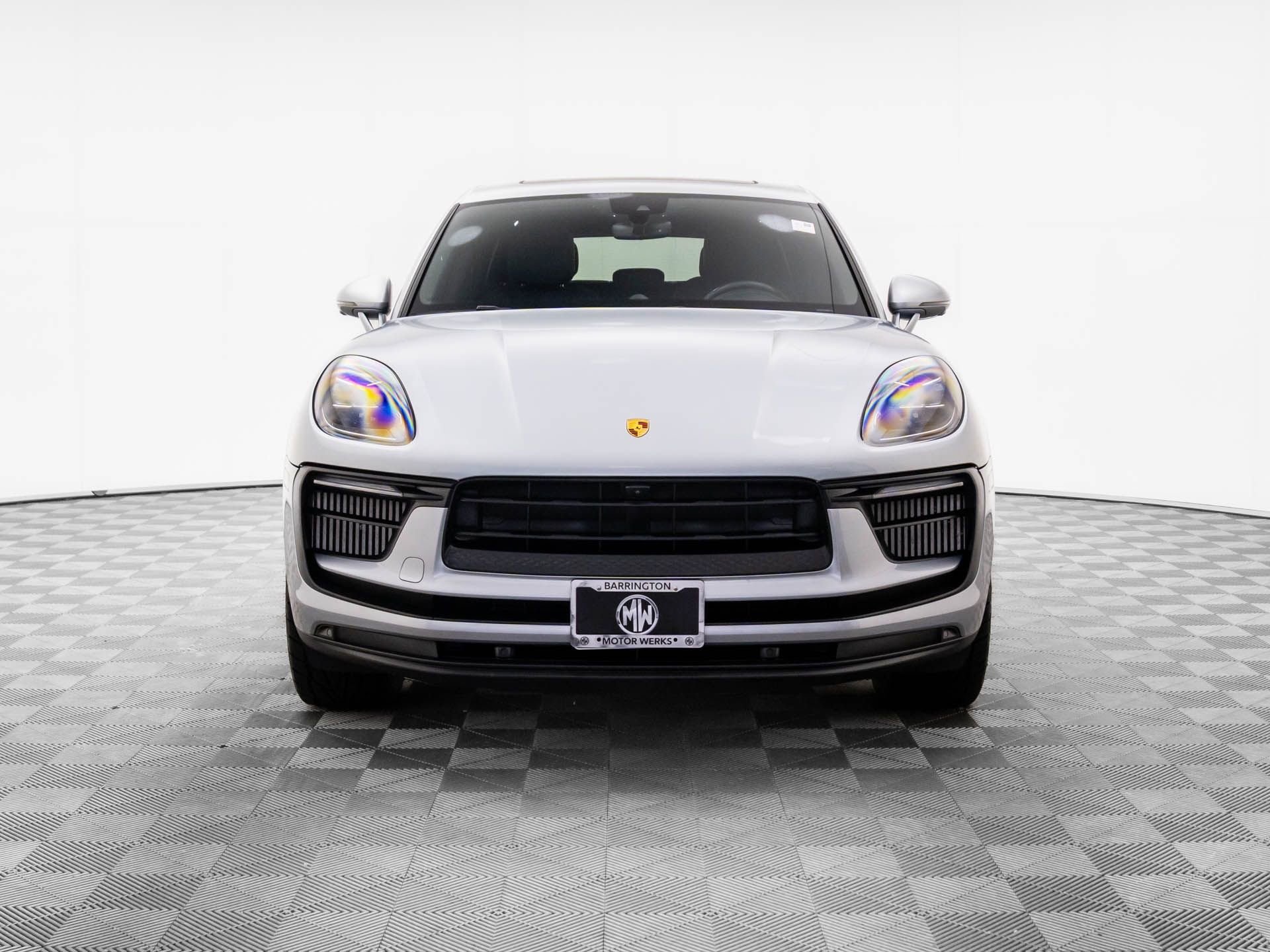 Used 2022 Porsche Macan S w/ Premium Package image 8