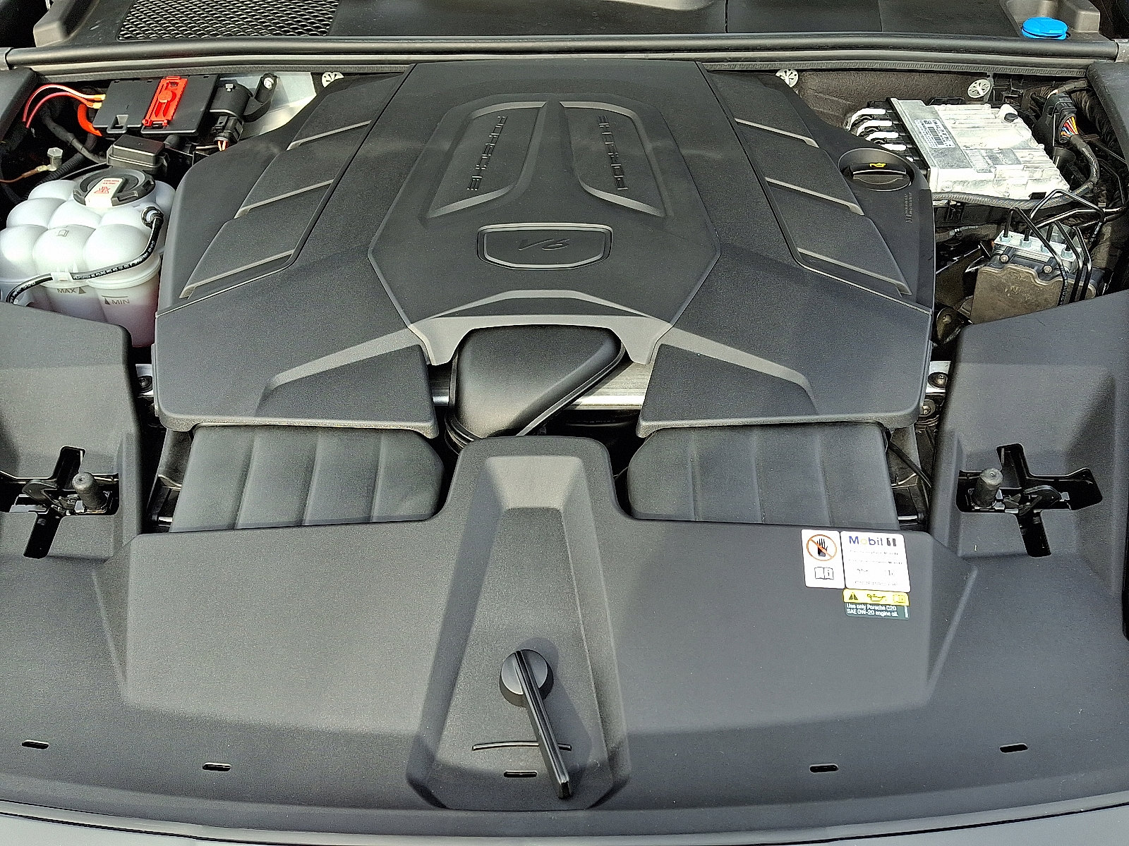 Used 2024 Porsche Cayenne Coupe image 30