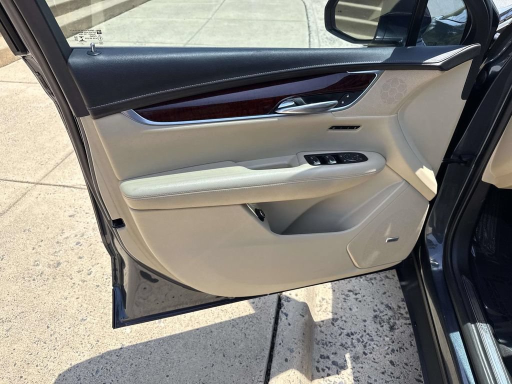 Used 2019 Cadillac XT5 Premium Luxury w/ Driver Assist Package FWD image 29