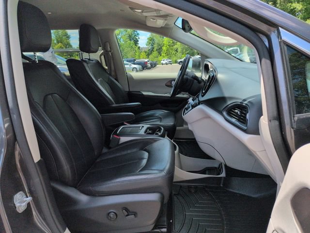 Used 2018 Chrysler Pacifica Touring-L Plus w/ Tire & Wheel Group FWD image 15
