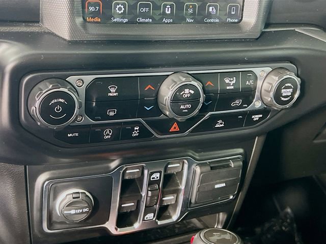 Used 2022 Jeep Wrangler Unlimited Sahara AWD/4WD image 23