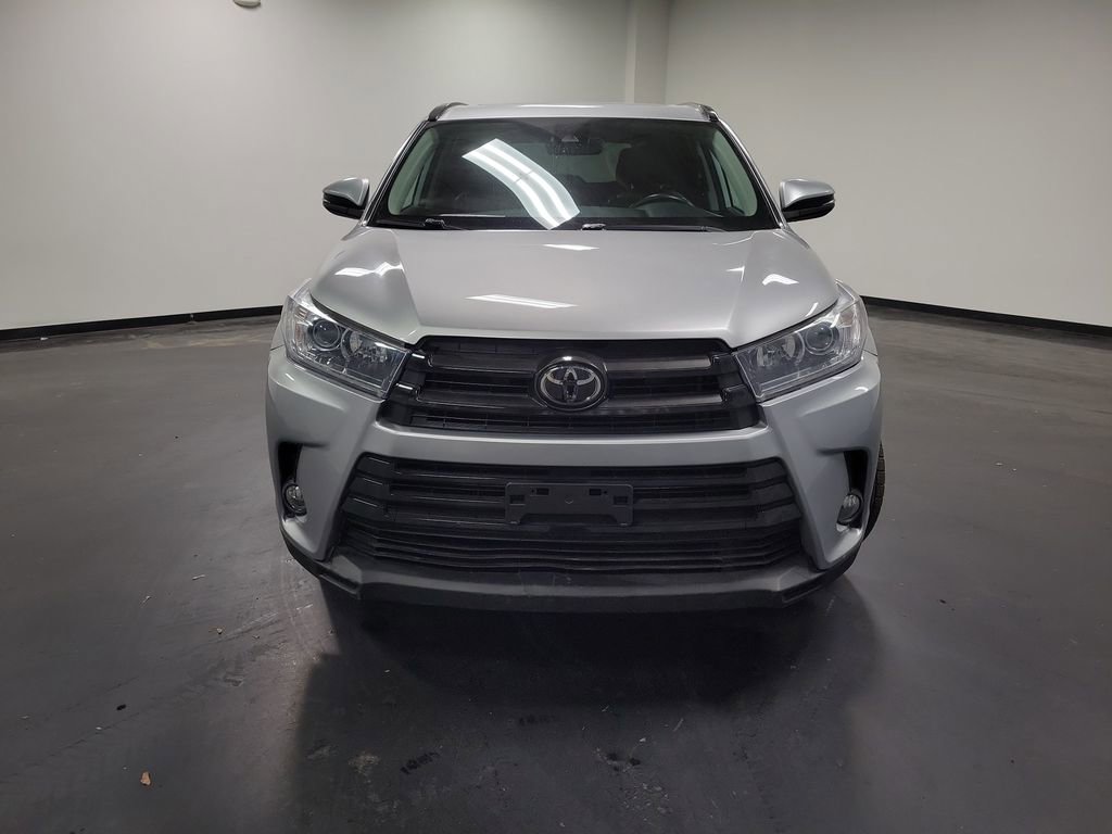 Used 2018 Toyota Highlander SE image 2