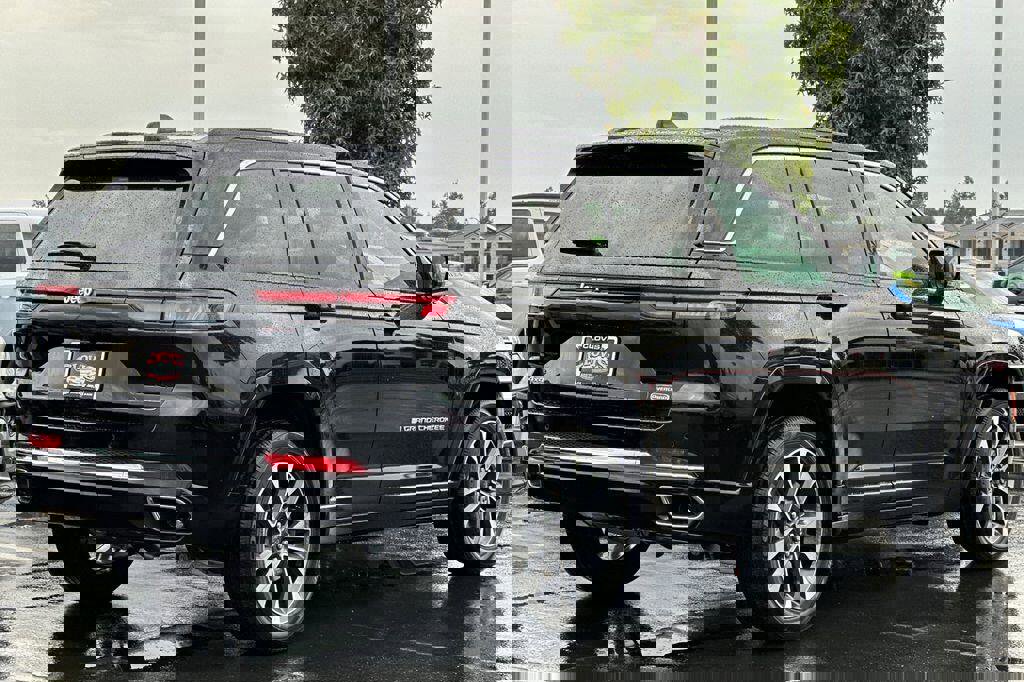 New 2025 Jeep Grand Cherokee Overland w/ Adv Protech Group III image 4