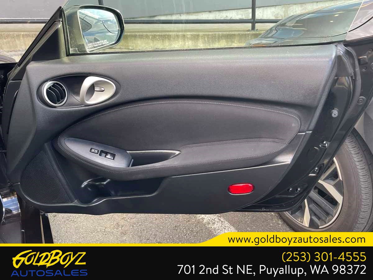 Used 2017 Nissan 370Z Coupe RWD image 26