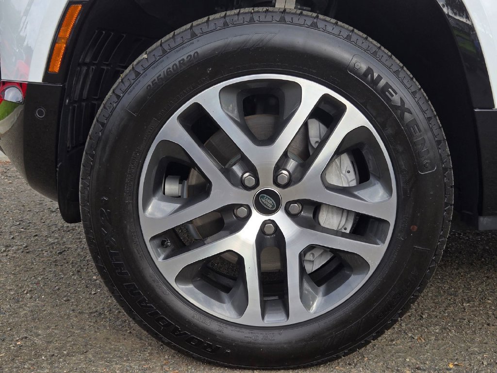 Used 2024 Land Rover Defender 110 X-Dynamic SE AWD/4WD image 9