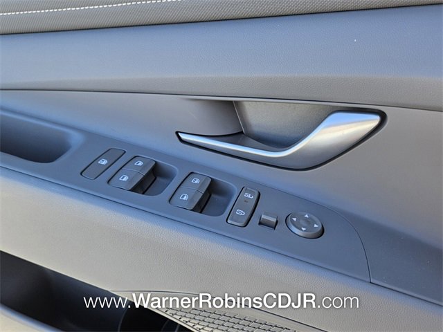 Used 2025 Hyundai Elantra Sport image 28