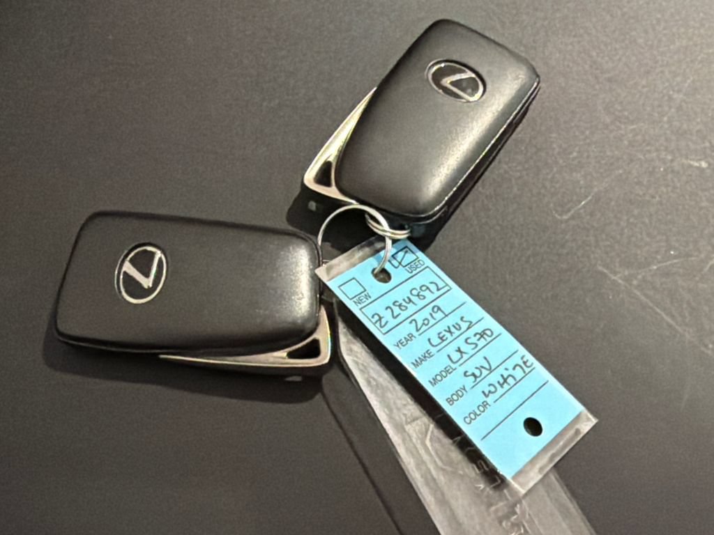 Used 2019 Lexus LX 570 4WD w/ Luxury Package image 38