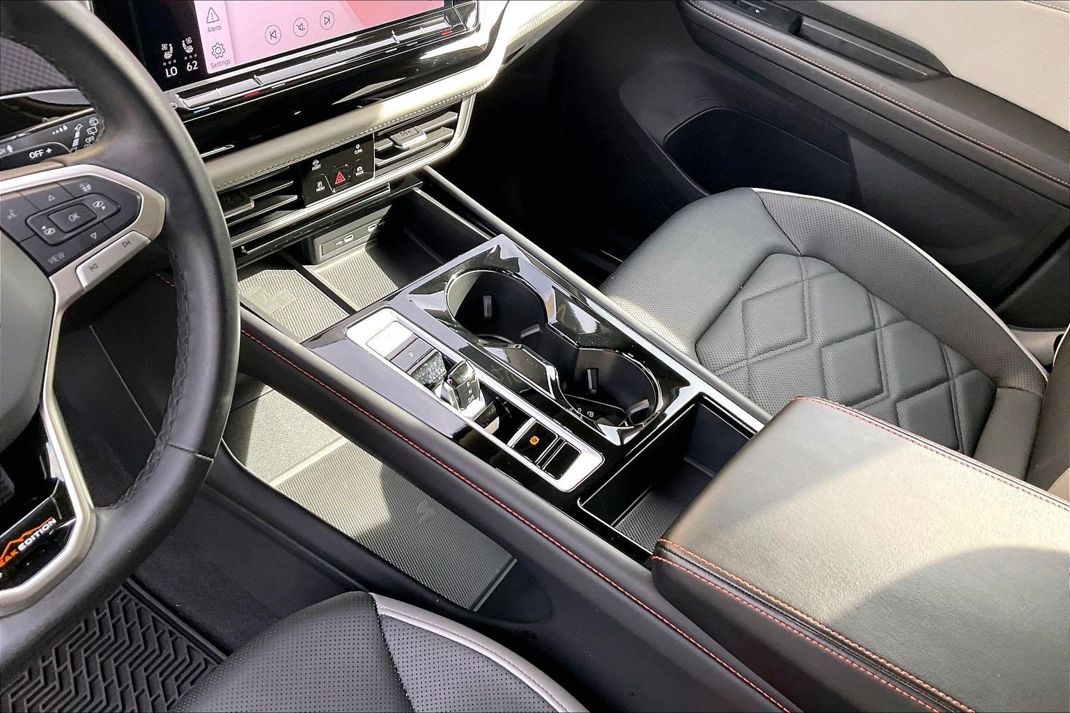 Certified 2024 Volkswagen Atlas Peak Edition SEL AWD/4WD image 17