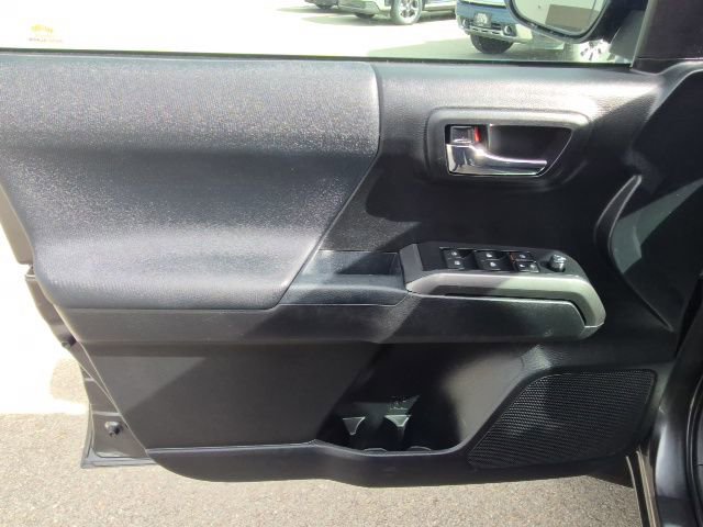 Used 2019 Toyota Tacoma TRD Off-Road image 12