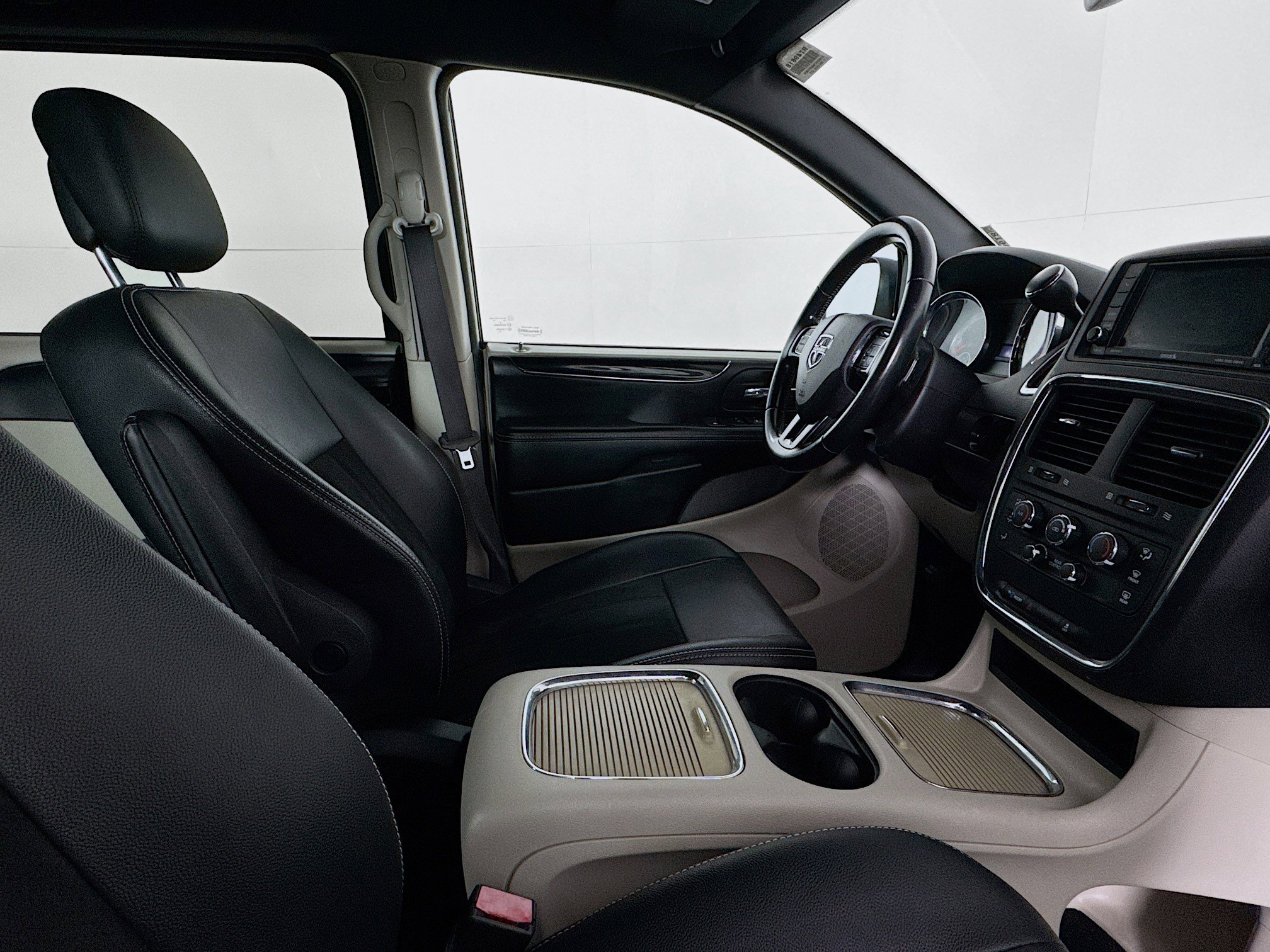 Used 2019 Dodge Grand Caravan SXT image 27