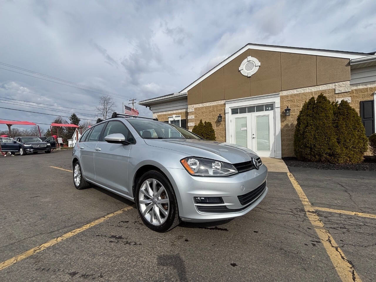 Used 2016 Volkswagen Golf SE image 6
