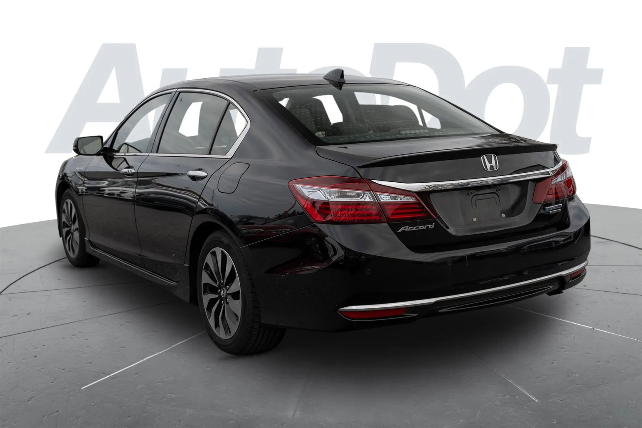 Used 2017 Honda Accord Touring image 2