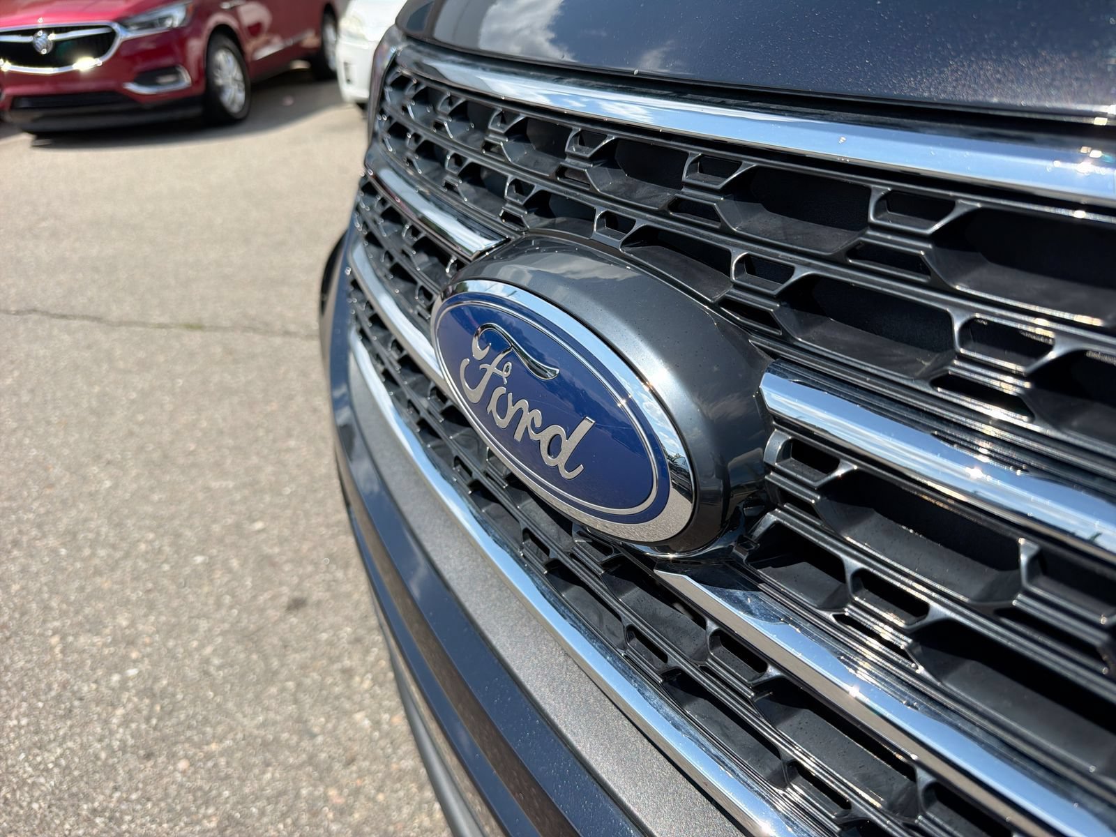 Used 2023 Ford Explorer XLT AWD/4WD image 14