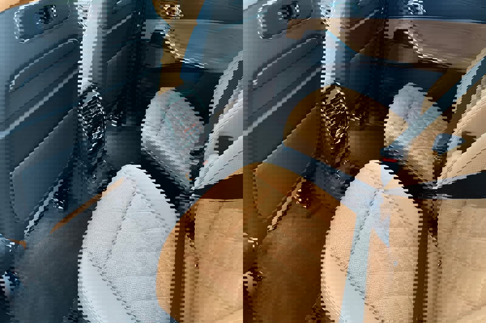 Used 2026 BMW X7 xDrive40i w/ M Sport Package image 4