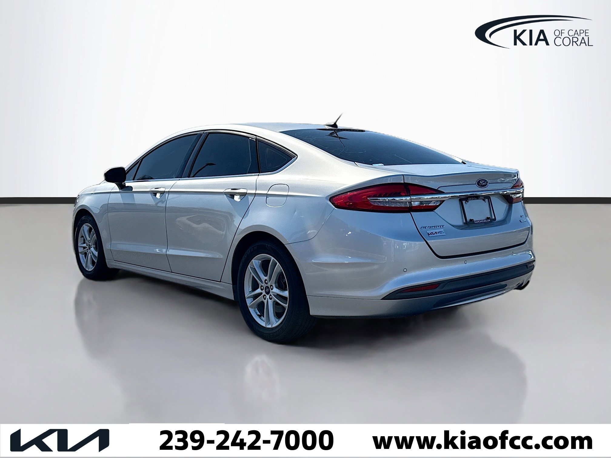 Used 2018 Ford Fusion SE w/ Fusion SE Technology Package image 3