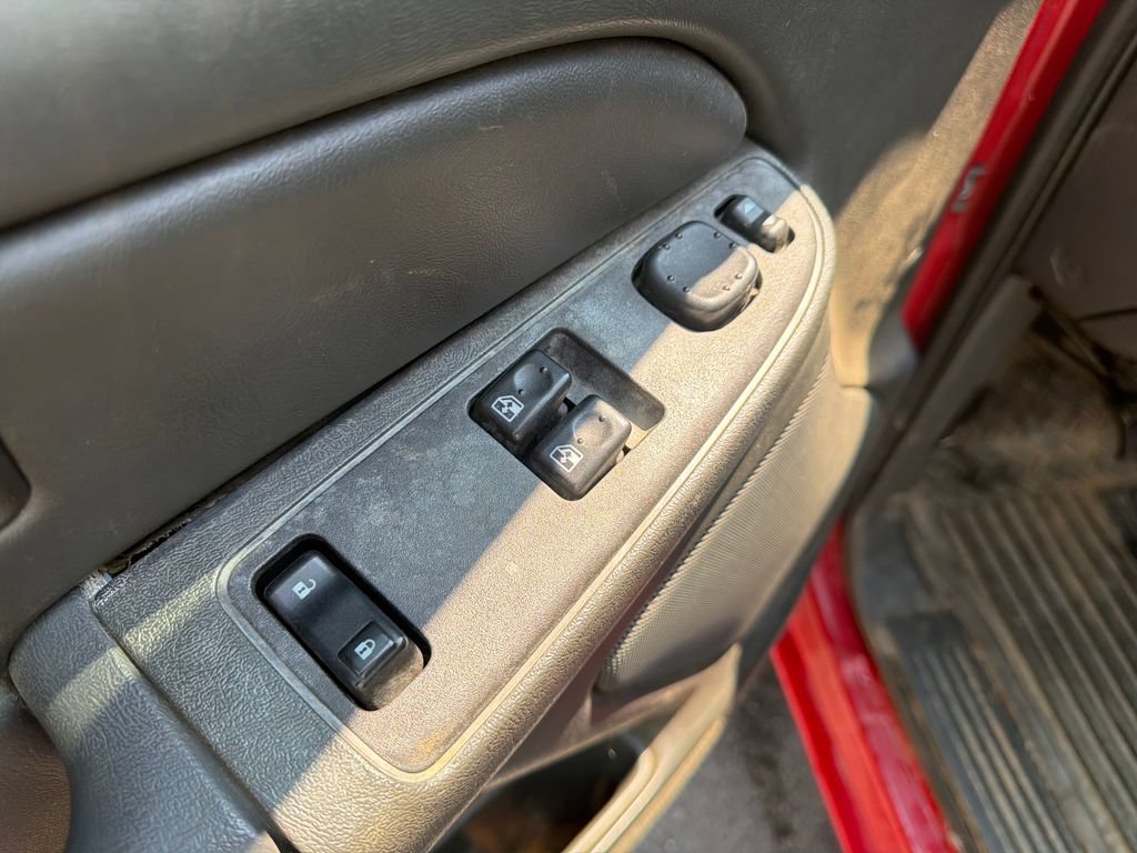 Used 2005 Chevrolet Silverado 2500 LS AWD/4WD image 11