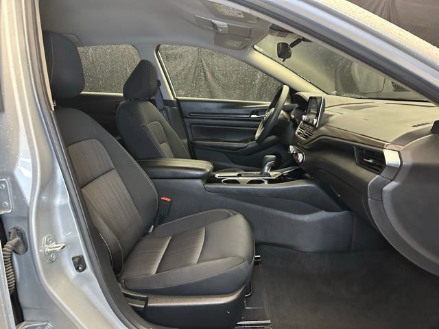 Used 2024 Nissan Altima 2.5 SV FWD image 15