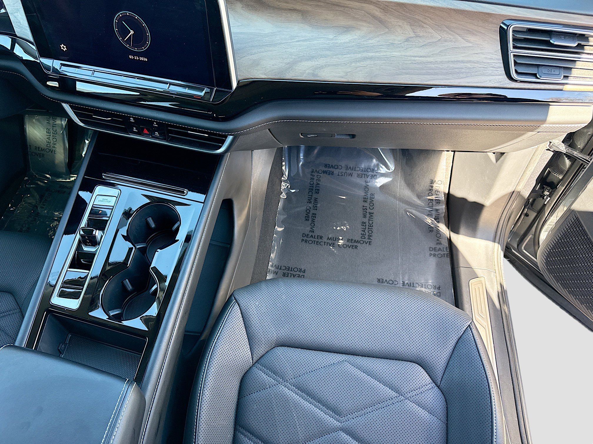 Used 2024 Volkswagen Atlas SE image 17