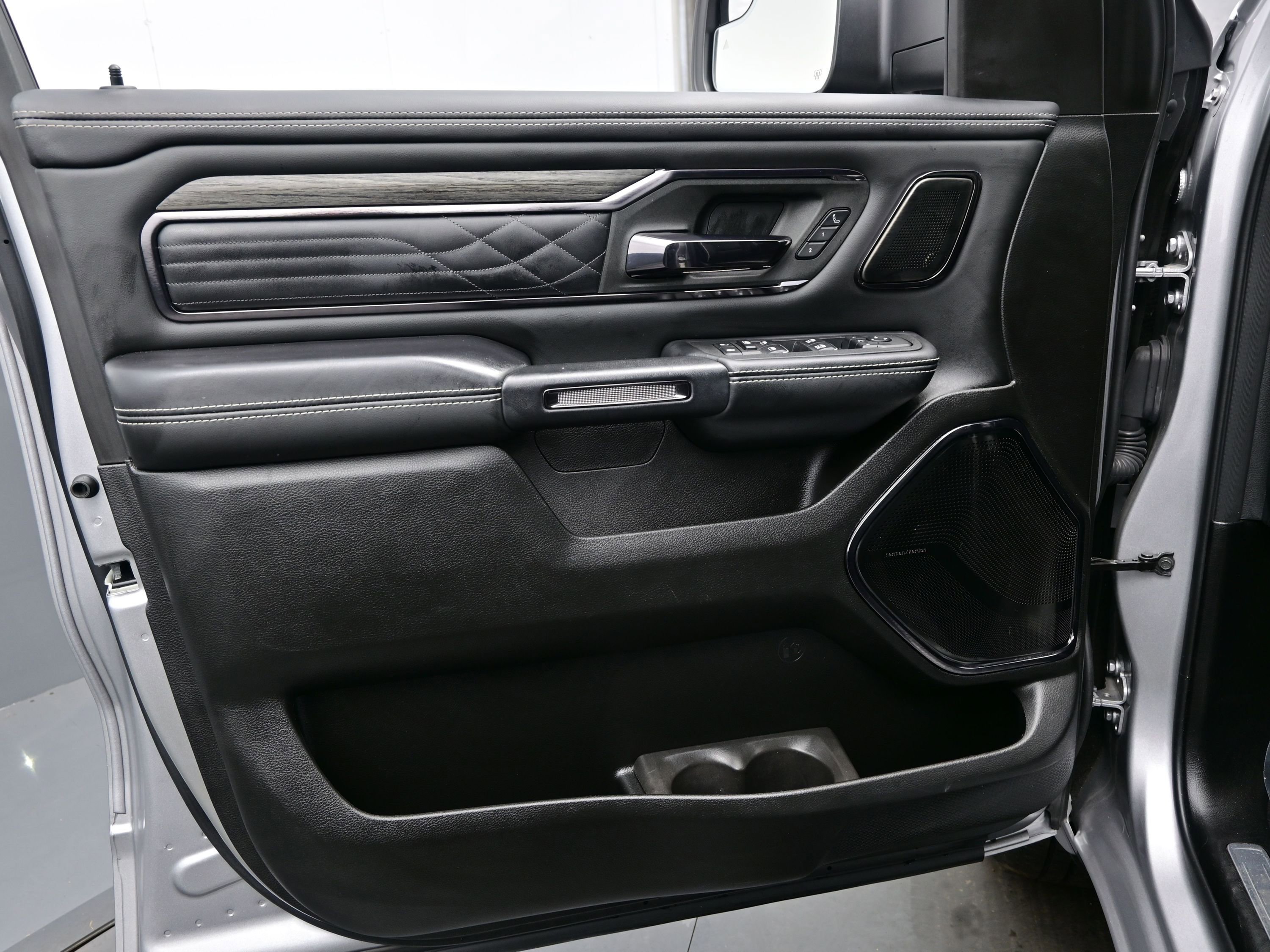 Used 2025 RAM 1500 Limited image 9