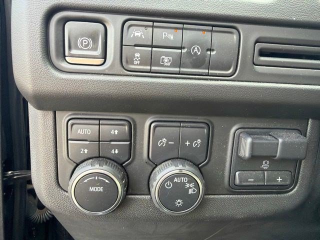 Used 2023 Chevrolet Suburban RST w/ Sport Performance Package AWD/4WD image 20