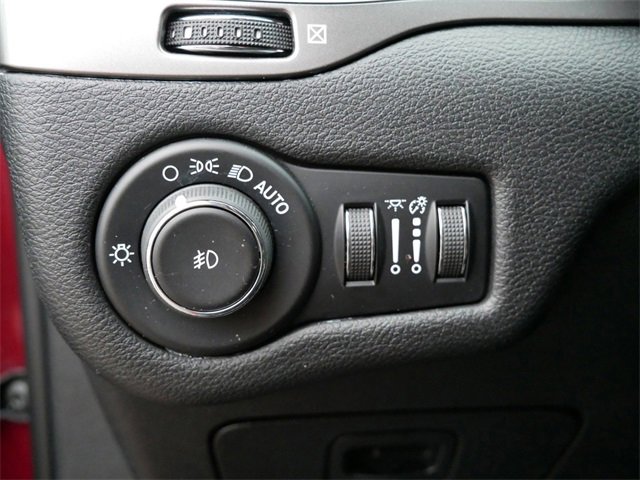 Used 2019 Jeep Cherokee Latitude Plus w/ Cold Weather Group image 16