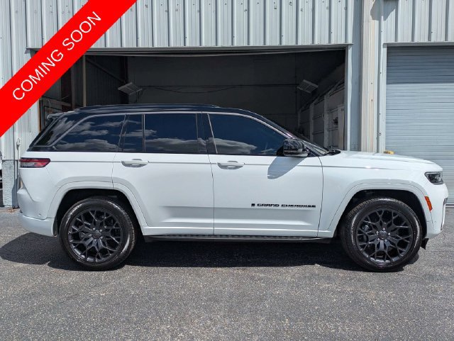 Certified 2026 Jeep Grand Cherokee Summit w/ Obsidian Package AWD/4WD image 3