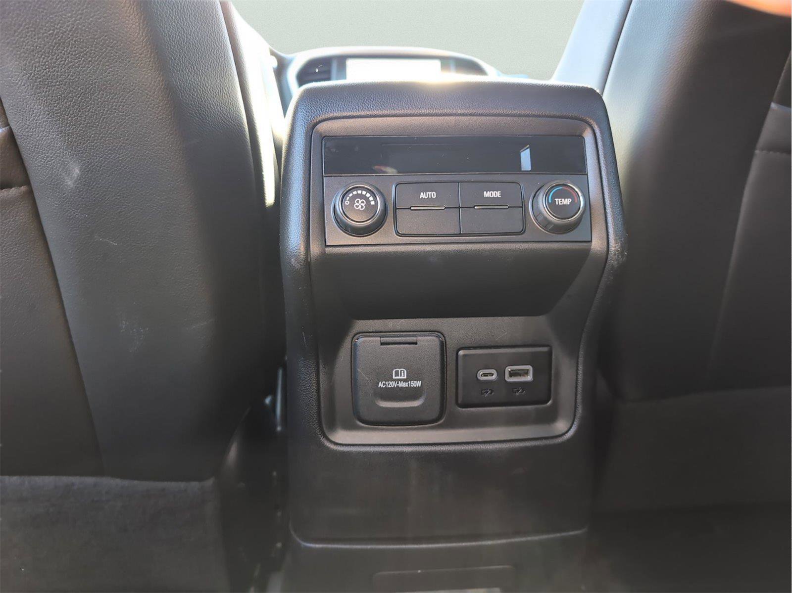 Used 2023 GMC Acadia SLT image 30