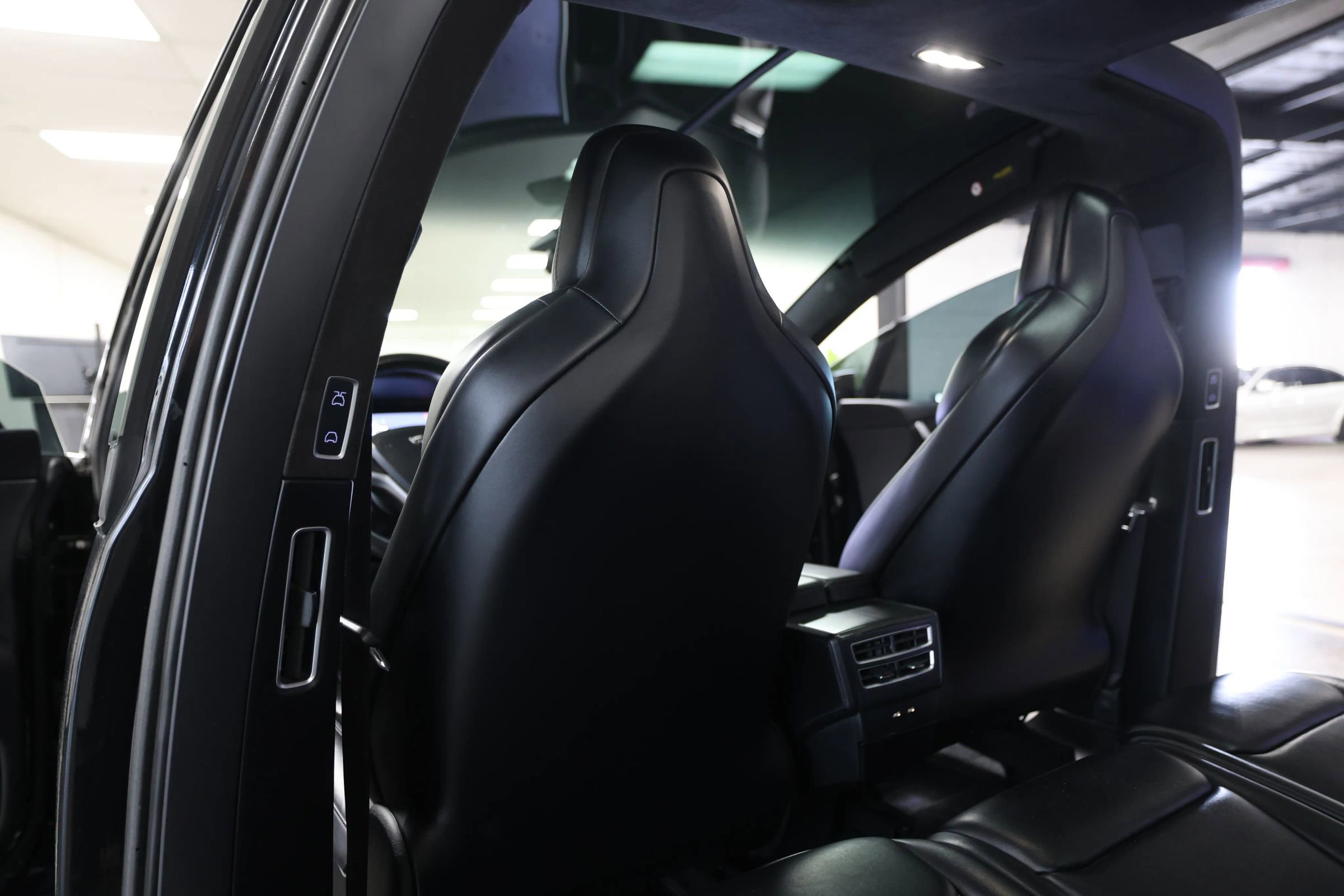 Used 2018 Tesla Model X 75D image 45