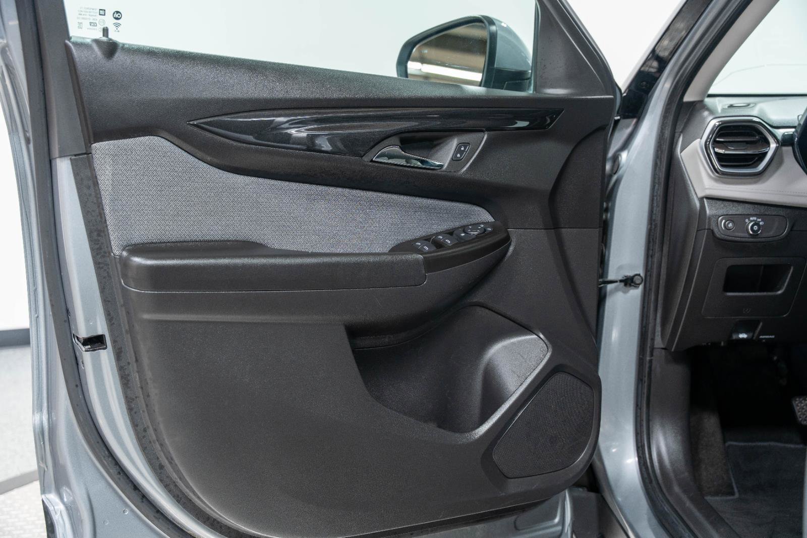 Used 2024 Chevrolet TrailBlazer LT w/ Driver Confidence Package image 22