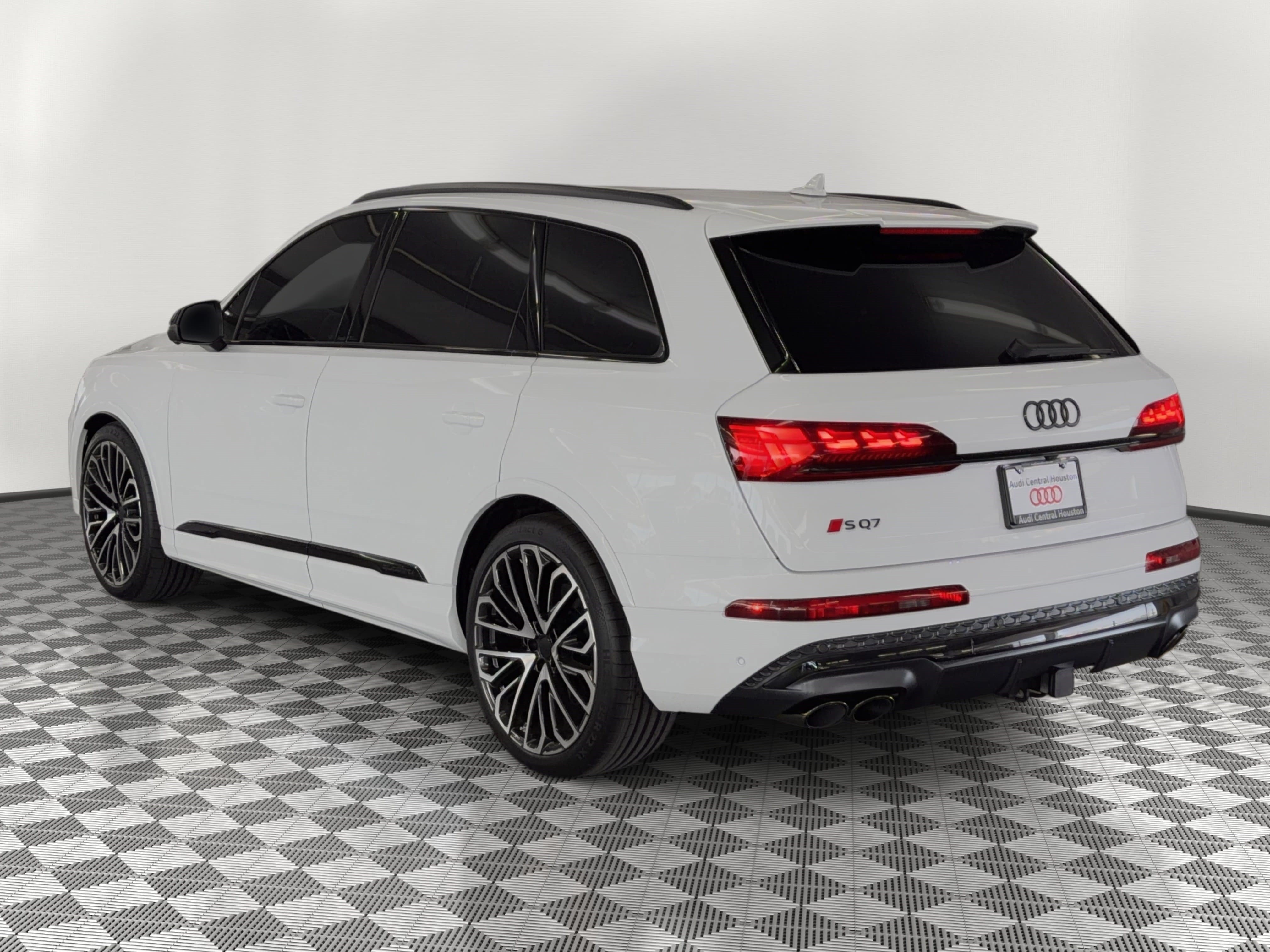 New 2026 Audi SQ7 Prestige AWD/4WD image 3