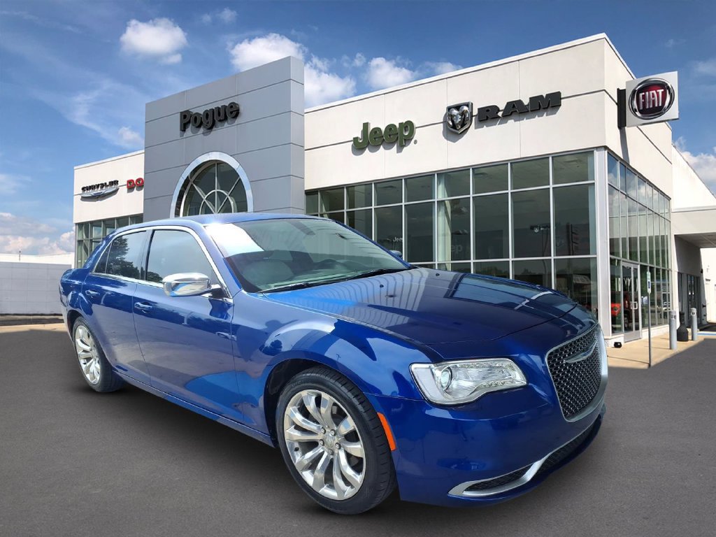 Used 2018 Chrysler 300 Touring w/ Chrome Appearance Package RWD image 1