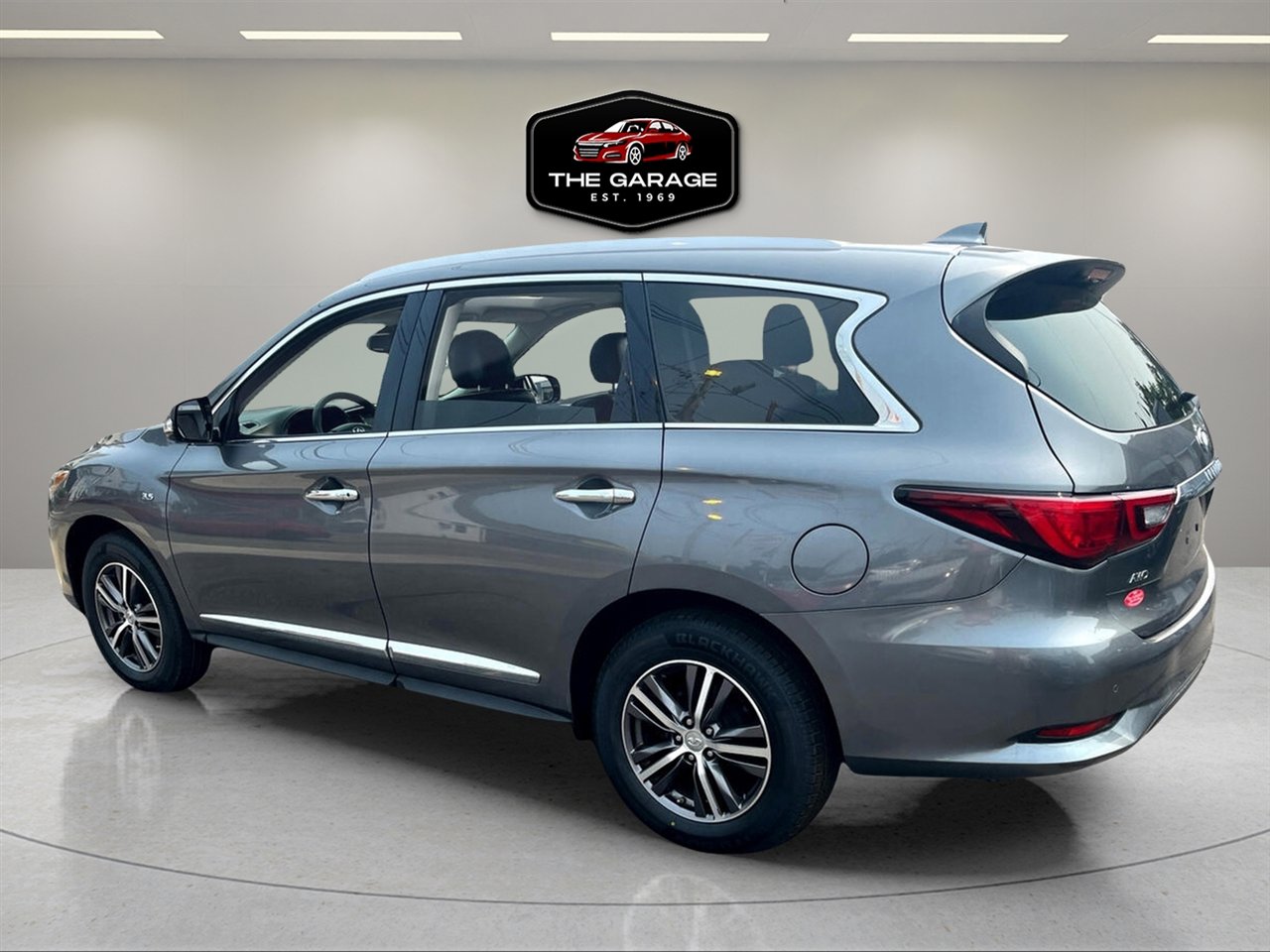 Used 2019 INFINITI QX60 Luxe w/ Essential Package image 3