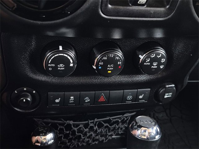 Used 2016 Jeep Wrangler Unlimited Sahara image 33