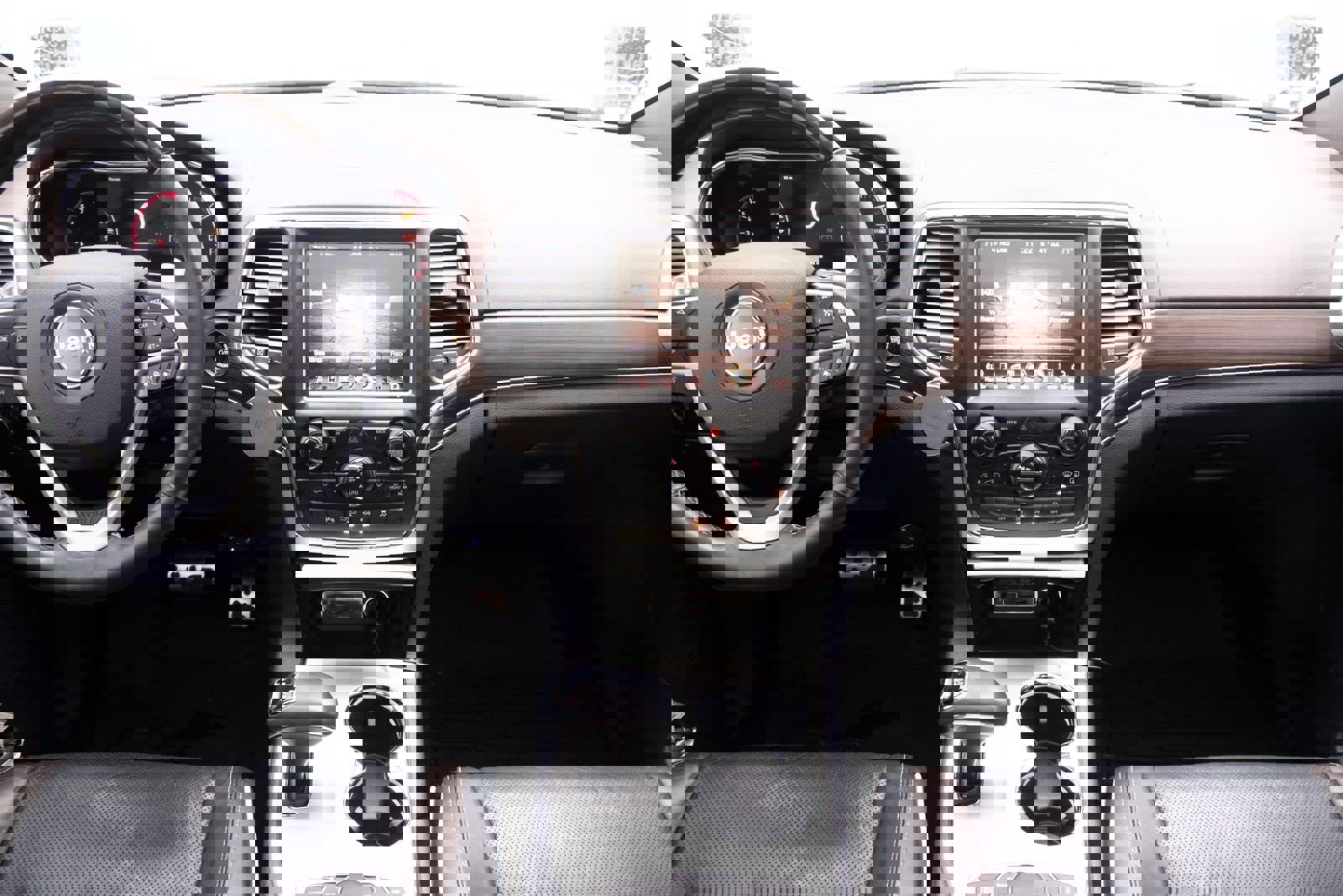 Used 2014 Jeep Grand Cherokee Overland w/ Mopar Chrome Edition Group image 22