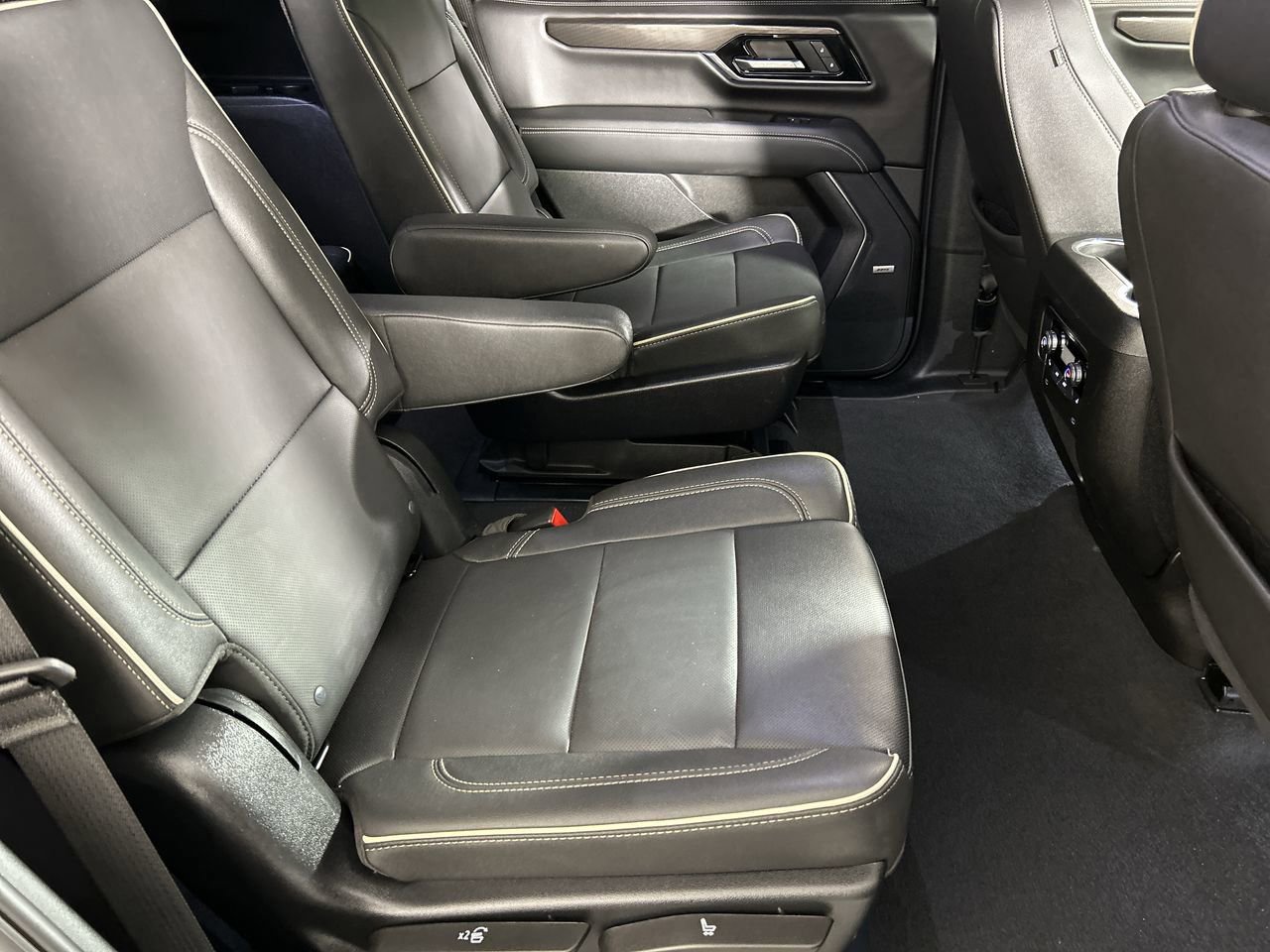 Used 2025 GMC Yukon Elevation image 24