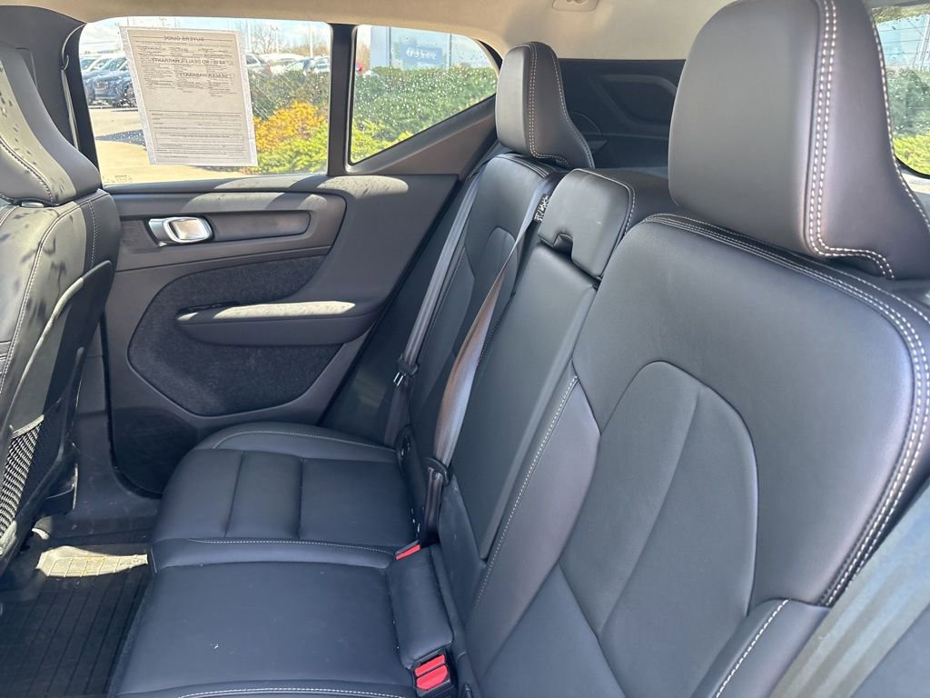 Used 2025 Volvo XC40 B5 Ultra w/ Protection Package Premier image 32