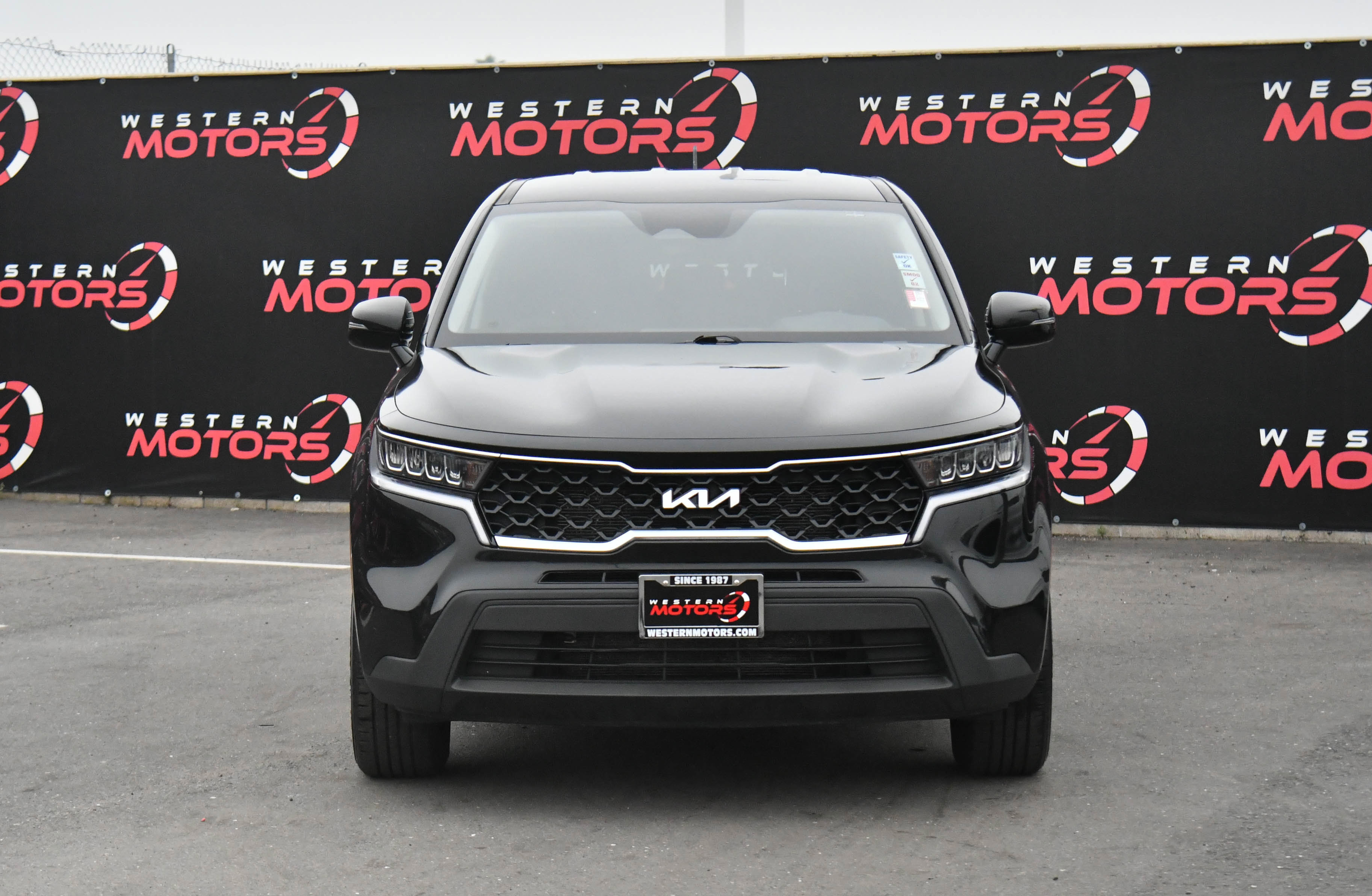 Used 2023 Kia Sorento LX image 2