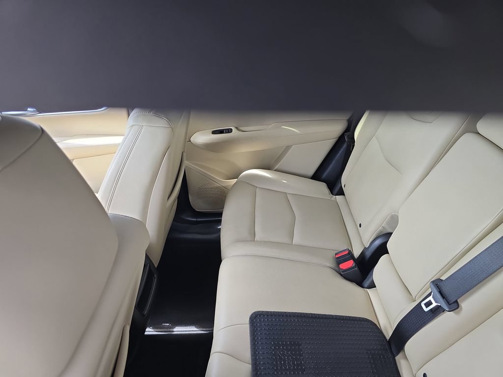 Used 2018 Cadillac XT5 FWD image 11