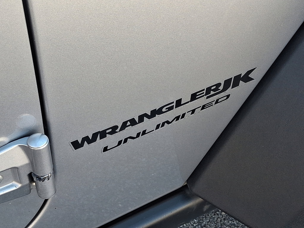 Used 2018 Jeep Wrangler Unlimited Rubicon w/ Cold Weather Group image 16