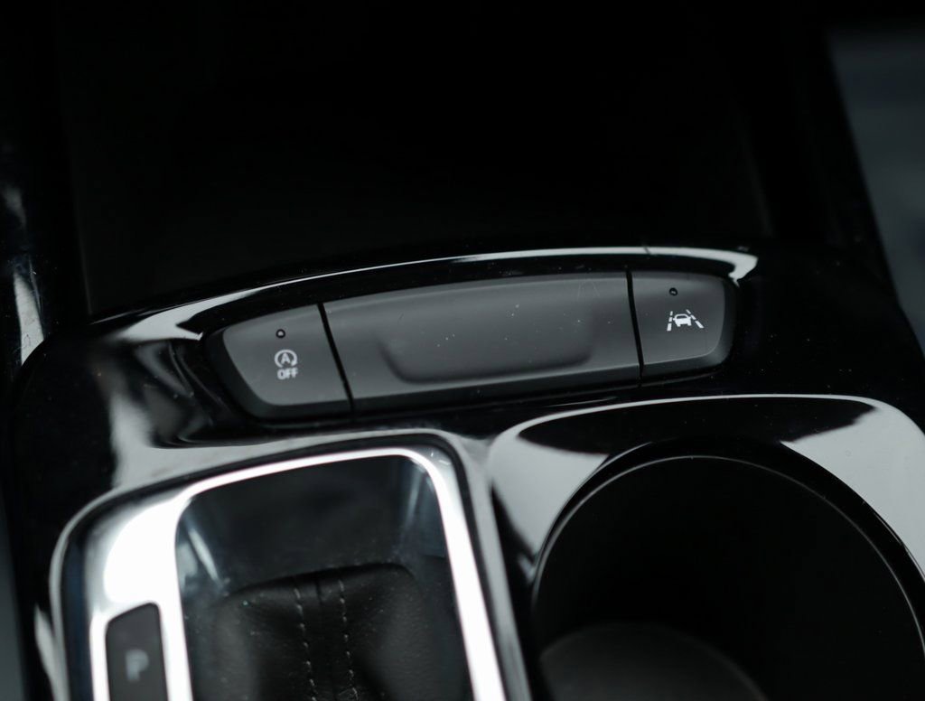 Used 2025 Chevrolet Trax LT w/ LT Convenience Package image 16