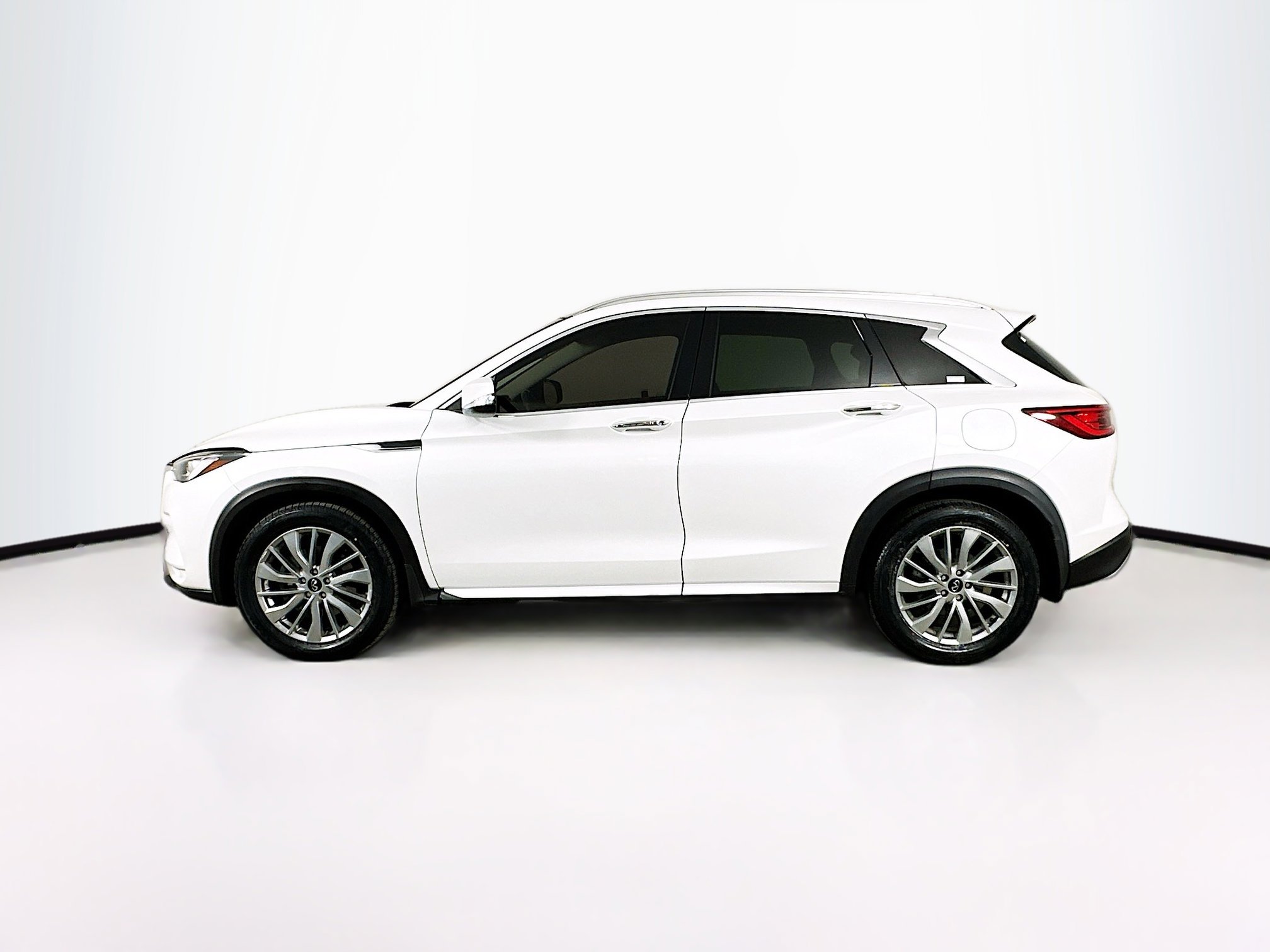 Used 2023 INFINITI QX50 Luxe image 4