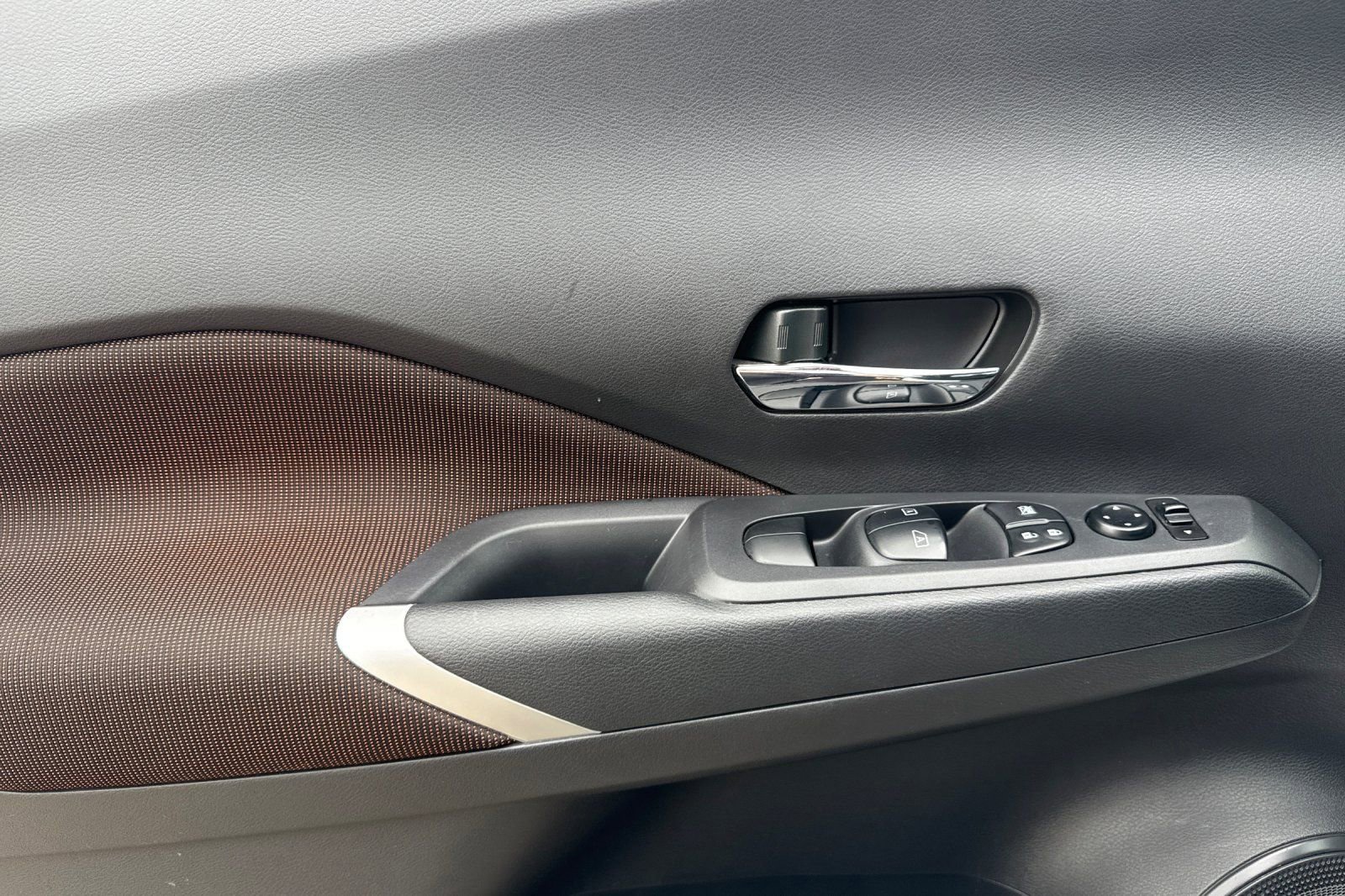 Used 2024 Nissan Kicks SR image 11