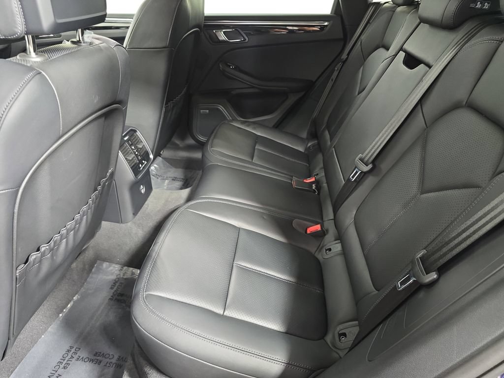 Certified 2025 Porsche Macan AWD/4WD image 24