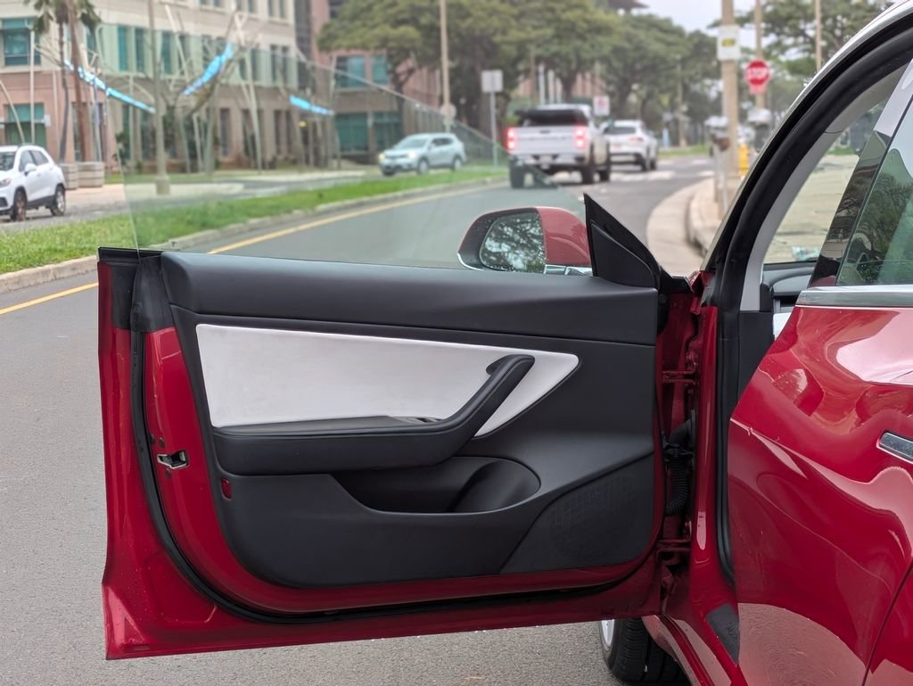 Used 2020 Tesla Model 3 Standard Range Plus RWD image 9