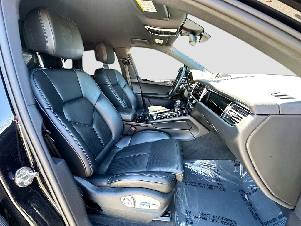 Certified 2023 Porsche Macan AWD/4WD image 30